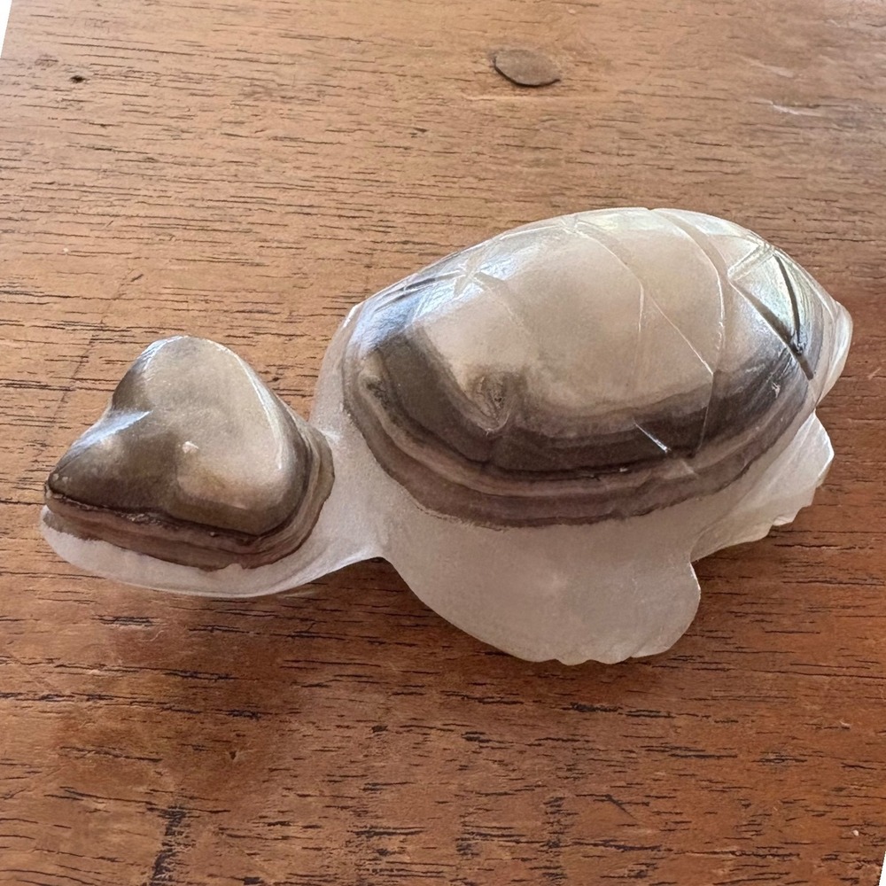 Hand Carved‎ Banded Onyx Turtle Figurine Grey White Stone Sculpture 3.5"